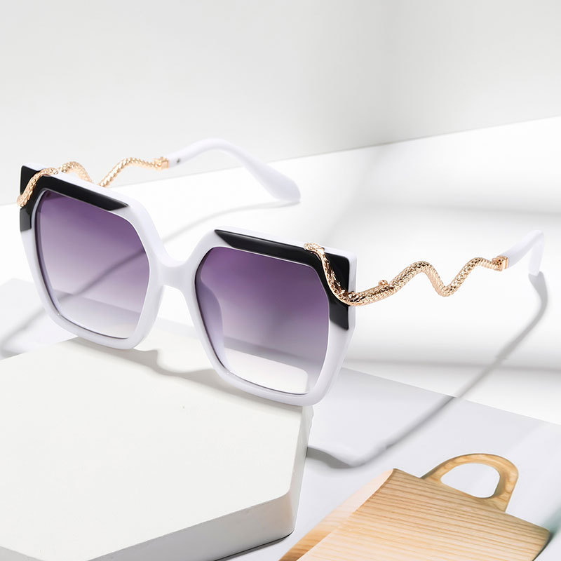 New Metal Snake-patterned Frame Large-sized Cat-eye Sunglasses In Both Men's And Women's Colors, Featuring A Retro Square Design And A Unique Personality, Trendy And Fashionable. - Image 3