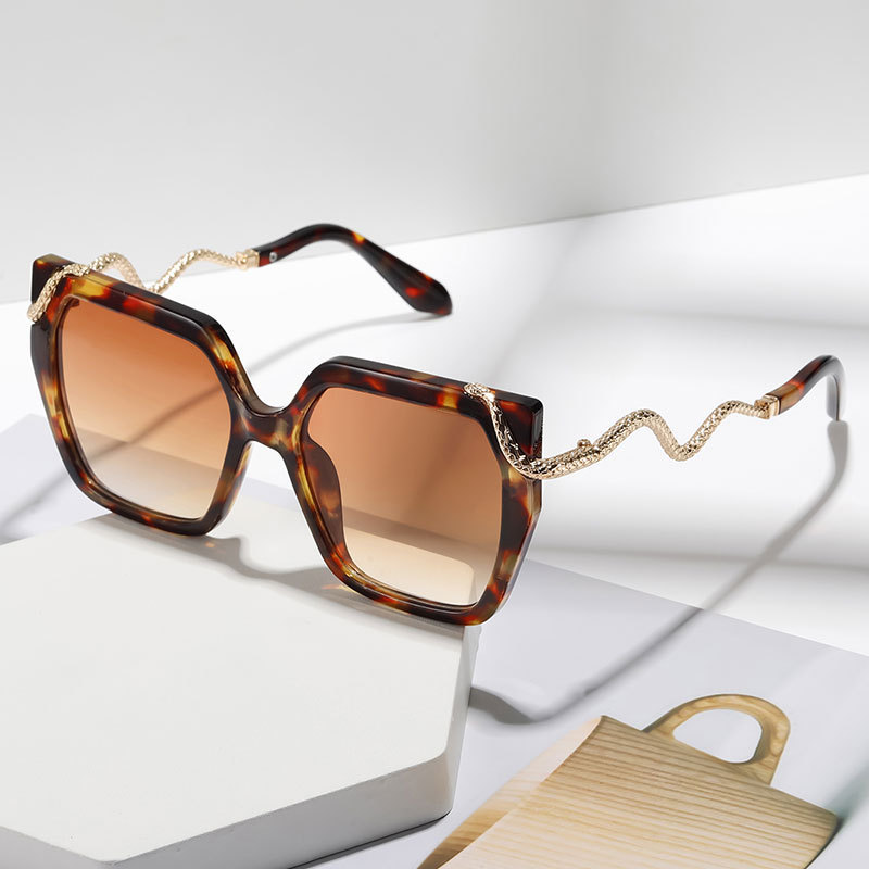 New Metal Snake-patterned Frame Large-sized Cat-eye Sunglasses In Both Men's And Women's Colors, Featuring A Retro Square Design And A Unique Personality, Trendy And Fashionable. - Image 2